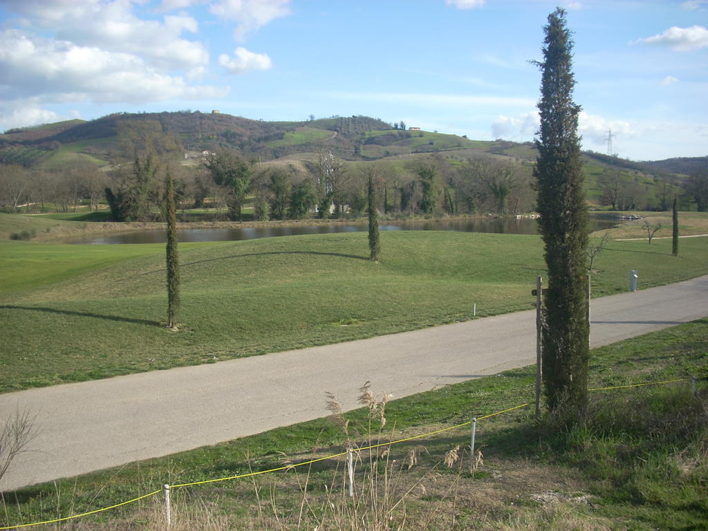Residence Ai Campi Da Golf Saturnia Exterior foto