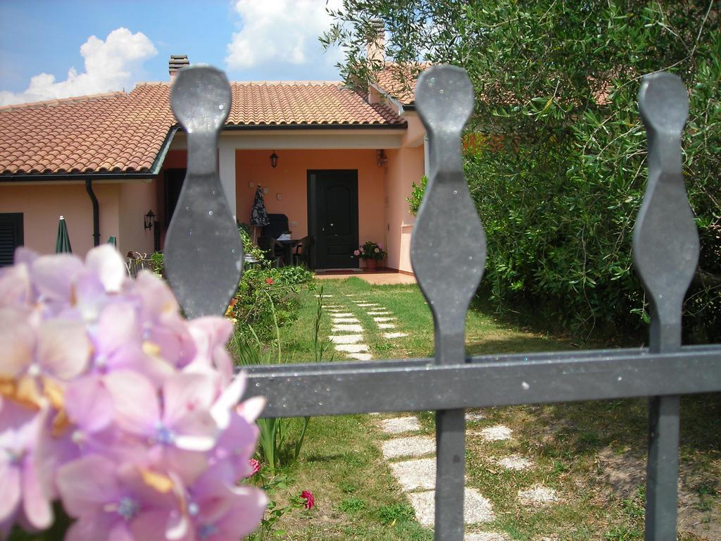 Residence Ai Campi Da Golf Saturnia Exterior foto