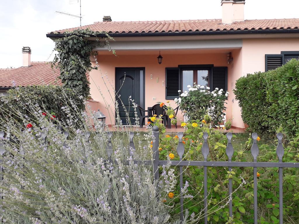 Residence Ai Campi Da Golf Saturnia Exterior foto